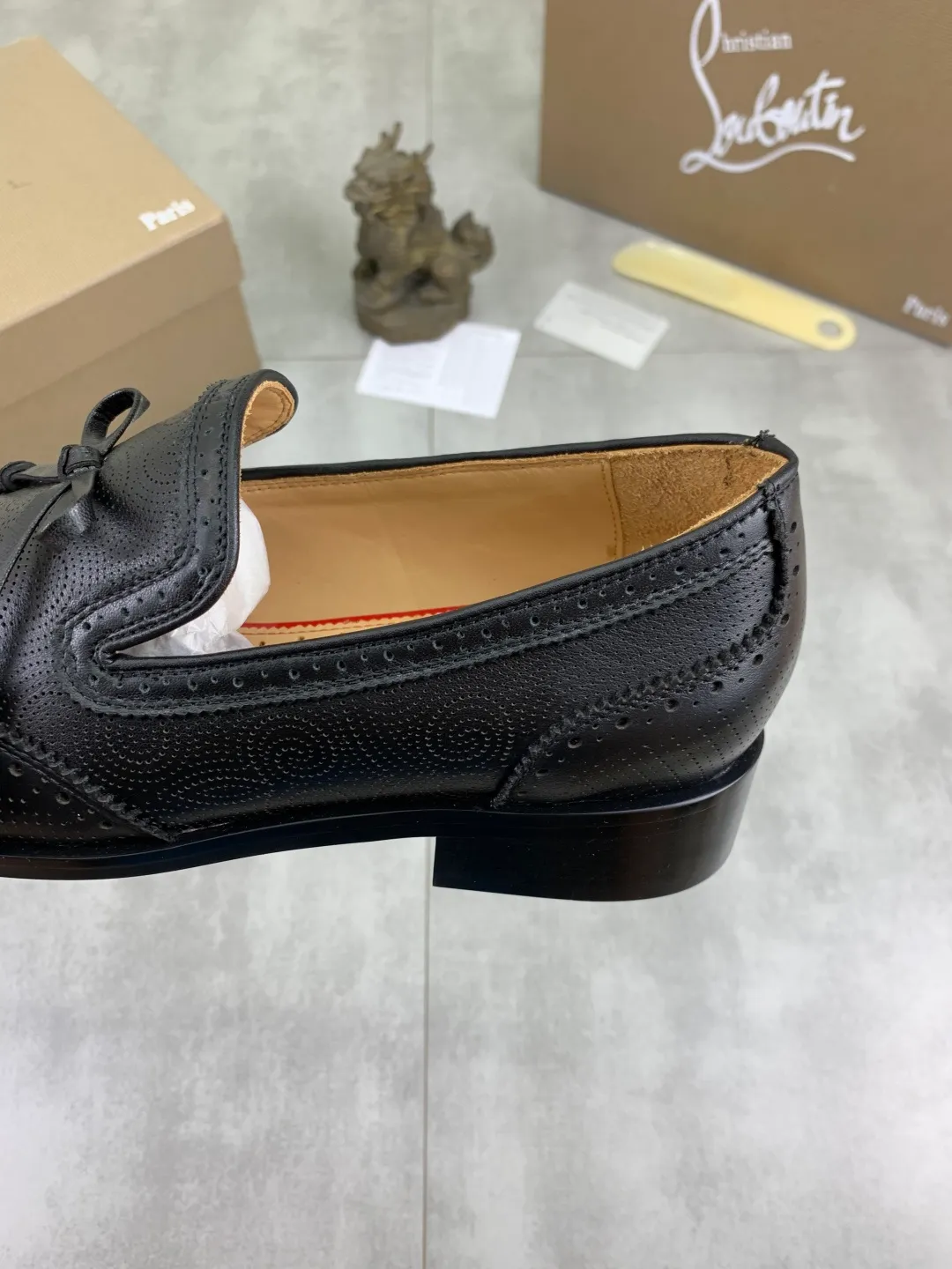Men's shoes 💰P760 new style 💰high version 🇮🇹 CL red bottom series top purchasing original order series🔍🔍/🇮🇹Italian imported cowhide, imported genuine leather lining💪💪, completely 1⃣️ vs 1⃣️🇮🇹💪💪, ⚠Sole: The original sole provided by the original factory, the exclusive movable molded sole is super comfortable, ⚠Original factory follow-up goods, 🔍🔍high quality, you can come in and out at will, welcome to compare ⚠Size: 38-44 (45 46 can be customized)